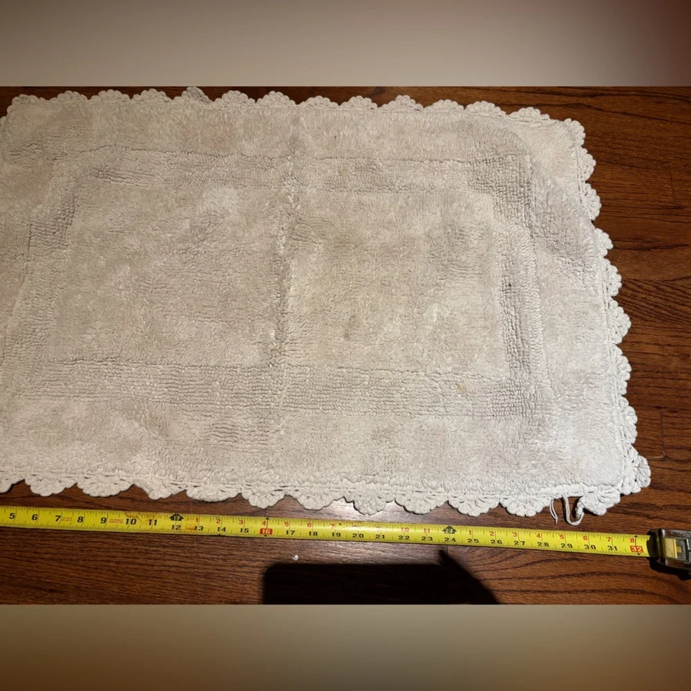 Elegant Cream Bath Mat Set